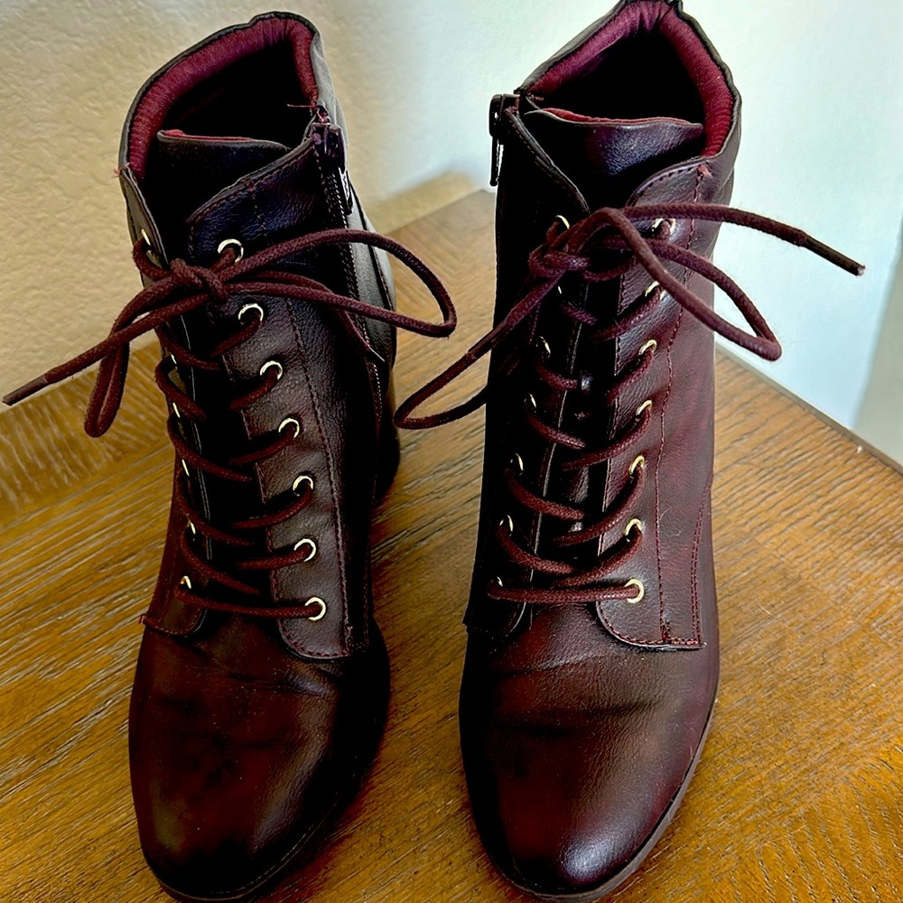 Laurellee Womens Faux Leather Zipper Combat & Lace-Up Boots